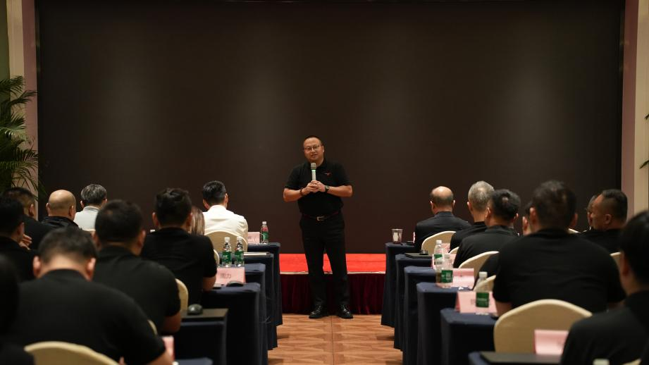 老板發(fā)言.png 老板發(fā)言.png